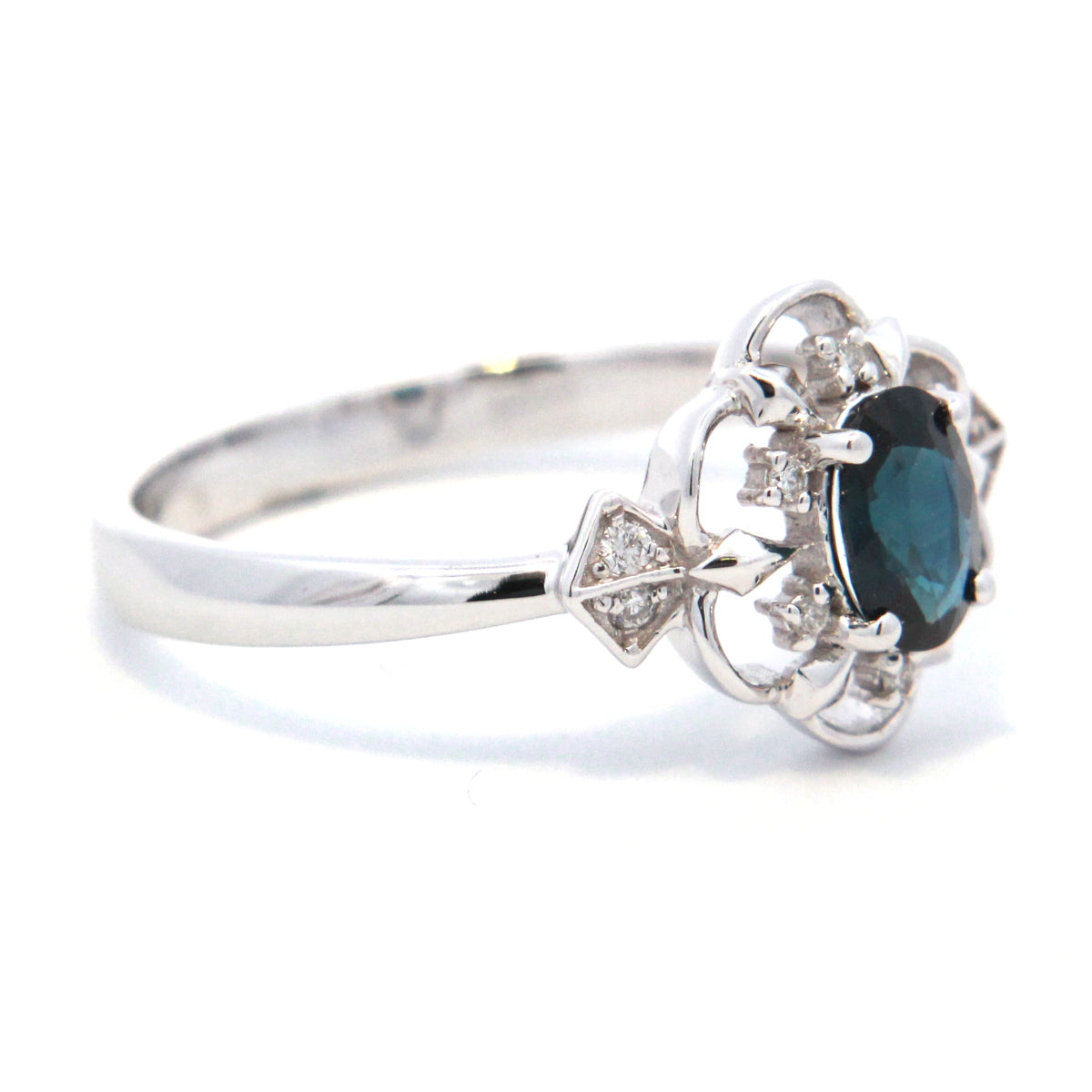 Oval Sapphire Fashion Ring