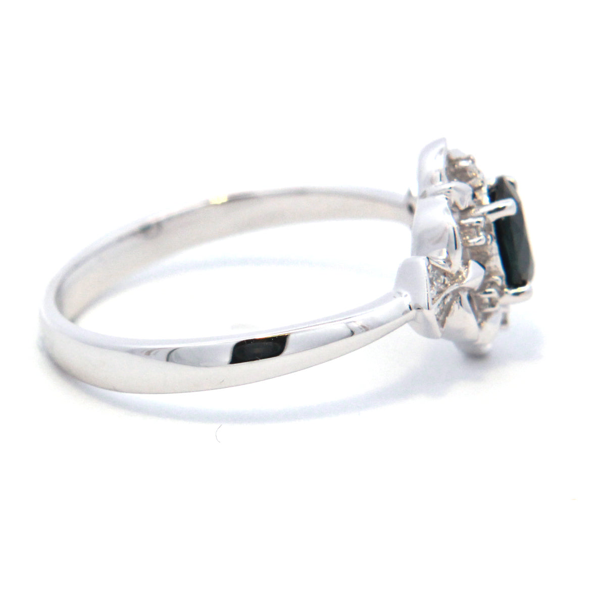 Oval Sapphire Fashion Ring