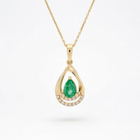Emerald Classic Pendant in 14 Karat Yellow Gold
