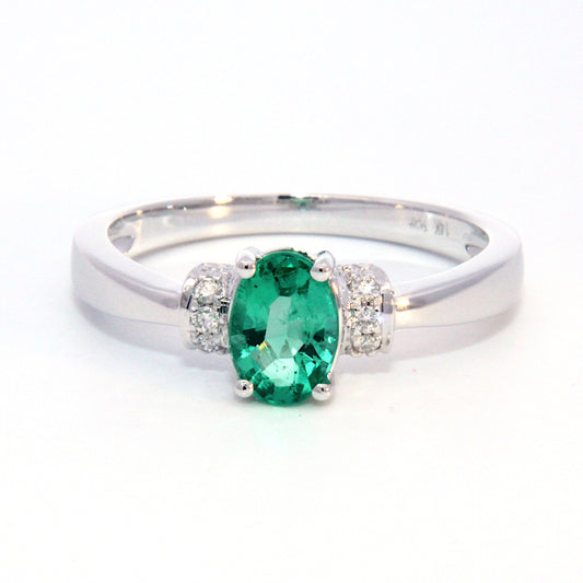 Oval Emerald Fashion Ring