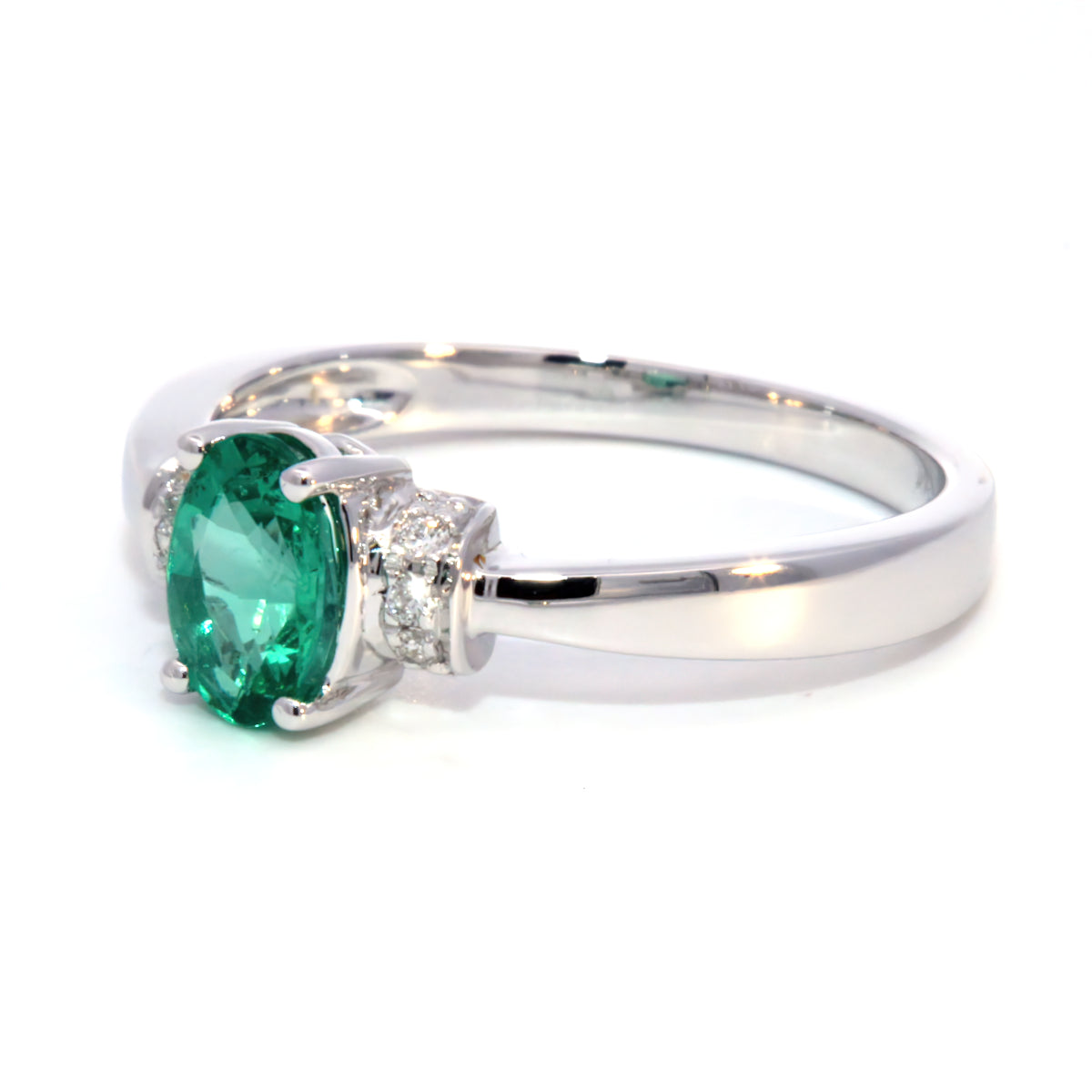 Oval Emerald Fashion Ring